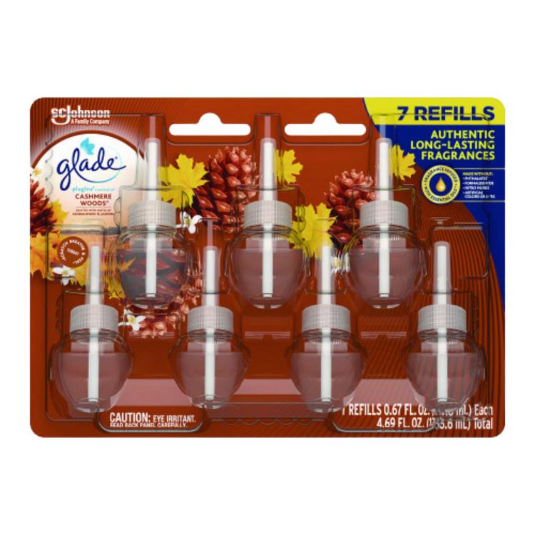 Glade Plugins Cashmere Woods scented oil refills, 7-count pack, for home fragrance, by Farmacias Savia.