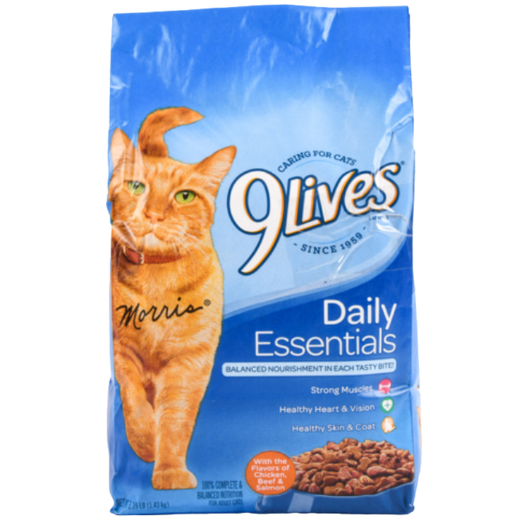 Dry cat food bag from 9Lives Daily Essentials with farmacias Savia branding, showing the product packaging and weight.