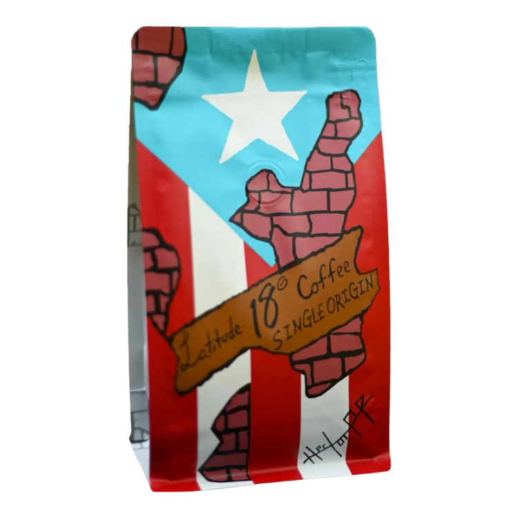 Whole bean Café Latitud coffee by La Comprita in 12oz bag, featuring a dark roasted coffee beans image.