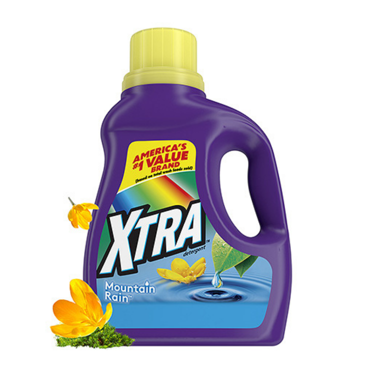 XTRA Mountain Rain liquid laundry detergent bottle, 139.2 oz, for fresh and clean clothes, by Farmacias Savia