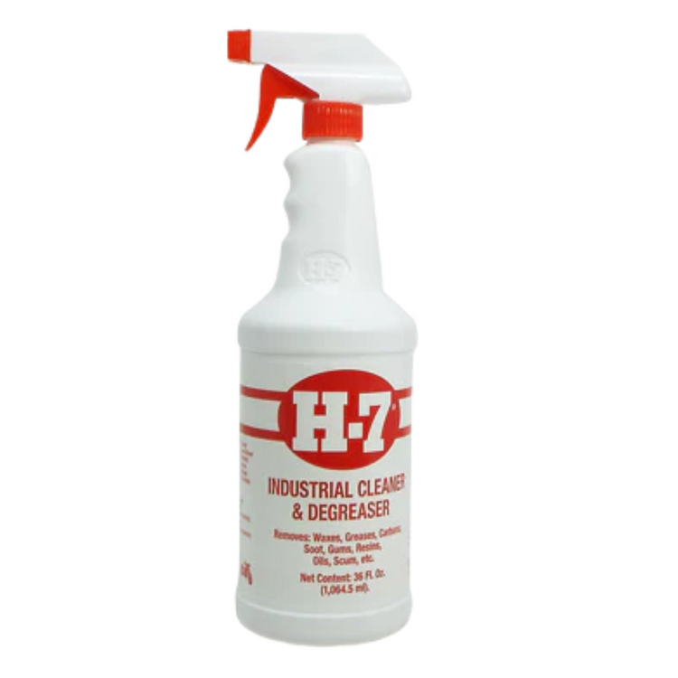 H7 Industrial Cleaner Degreaser 32 oz bottle for auto cleaning, with label showing product details and brand Farmacias Savia