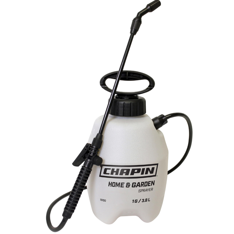 Chapin 1-gallon garden sprayer from Farmacias Savia, with a durable plastic tank and adjustable spray nozzle for gardening tasks.