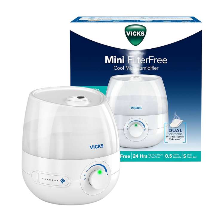 Farmacias Savia Vicks Mini Filter-Free Cool Mist Humidifier with 0.5-gallon tank, compact design, and mist outlet in white.