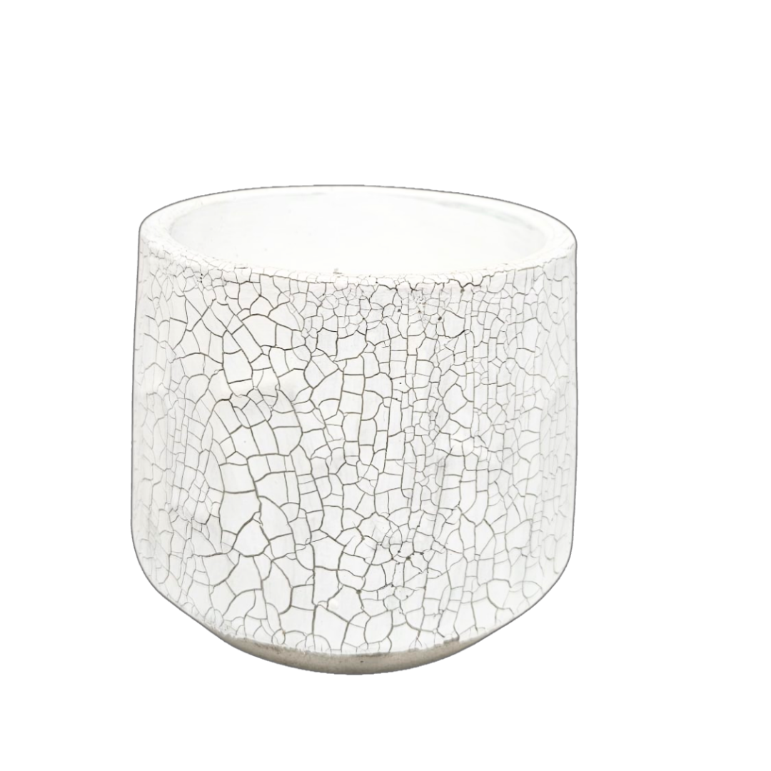 White plastic flower pot planter with smooth surface, ideal for indoor and outdoor plants, by Farmacias Savia.