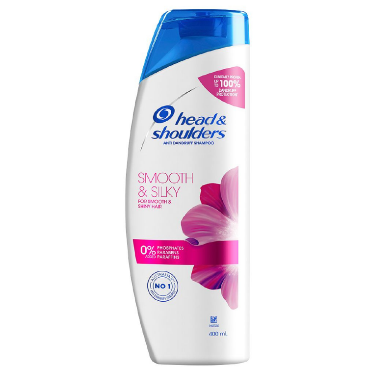 Head & Shoulders Classic Clean 2-in-1 shampoo and conditioner bottle with label, designed for scalp and hair cleansing.