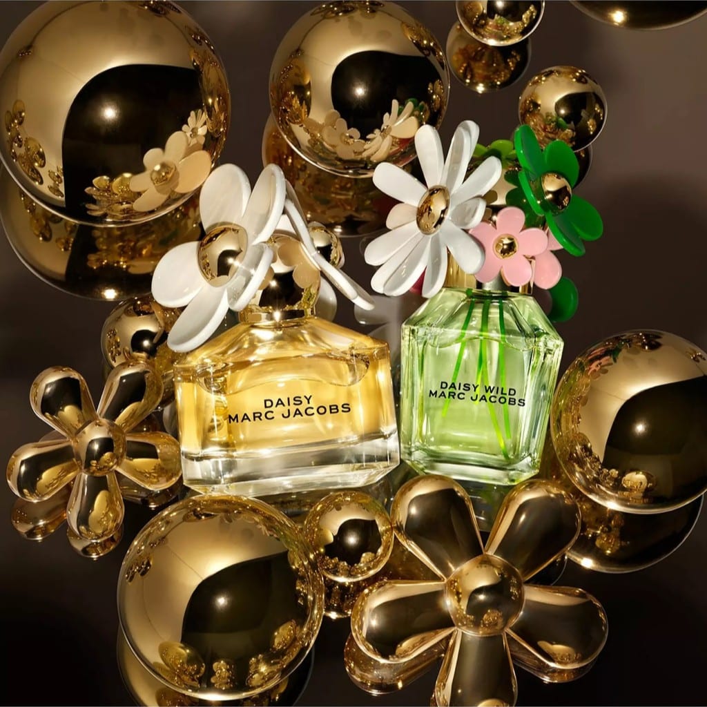 Marc Jacobs Daisy Wild 2-piece perfume gift set for women, featuring Eau de Parfum bottles with floral packaging.