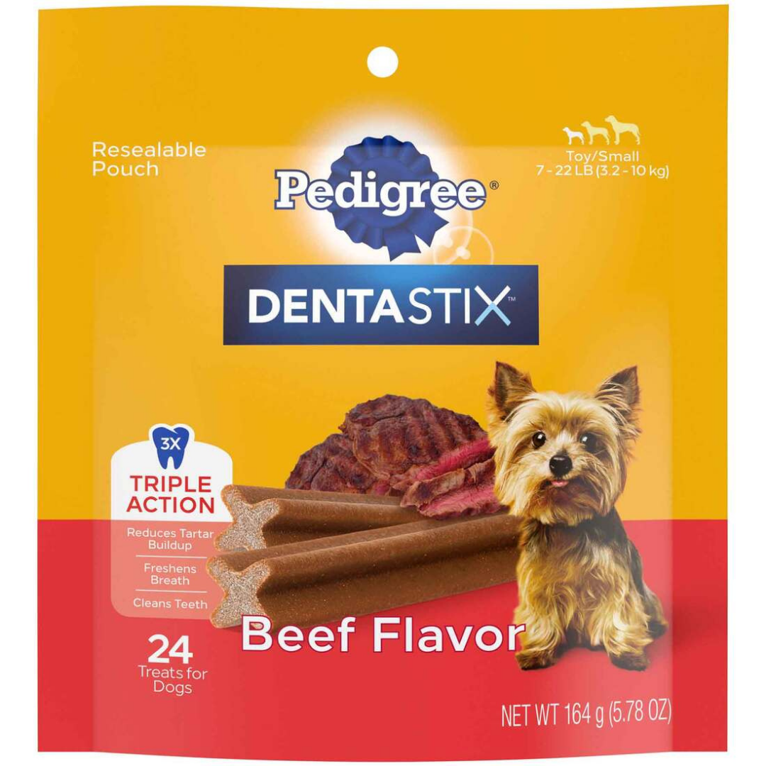 Pedigree Dentastix Beef dental chews for dogs in 5.78 oz package, designed to promote oral health and fresh breath.