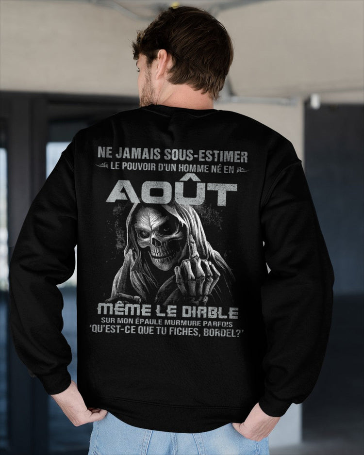 Black T-shirt with "Je Ne Jamais Sous-Estimer Le Pouvoir D’un Homme Né En Août" text, men&