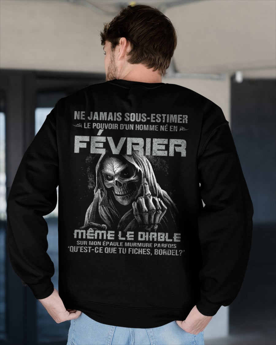 Black T-shirt featuring the phrase "Ne Jamais Sous-Estimer Le Pouvoir D’un Homme Né En Février" for men by TEELUVS.COM.