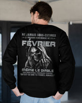 Black T-shirt featuring the phrase "Ne Jamais Sous-Estimer Le Pouvoir D’un Homme Né En Février" for men by TEELUVS.COM.